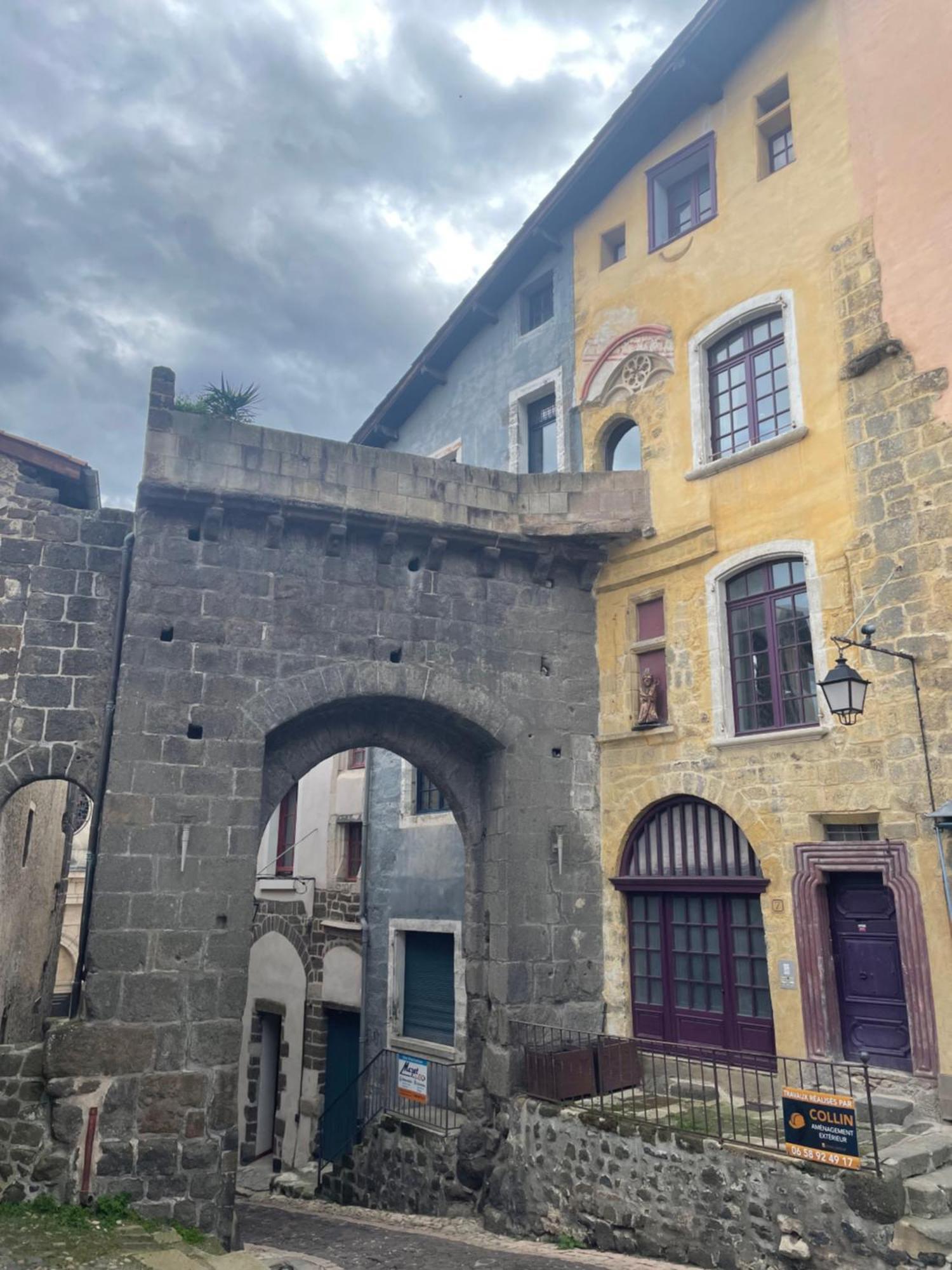 Aux Portes Du Mont Anis Le Puy-en-Velay Exterior photo