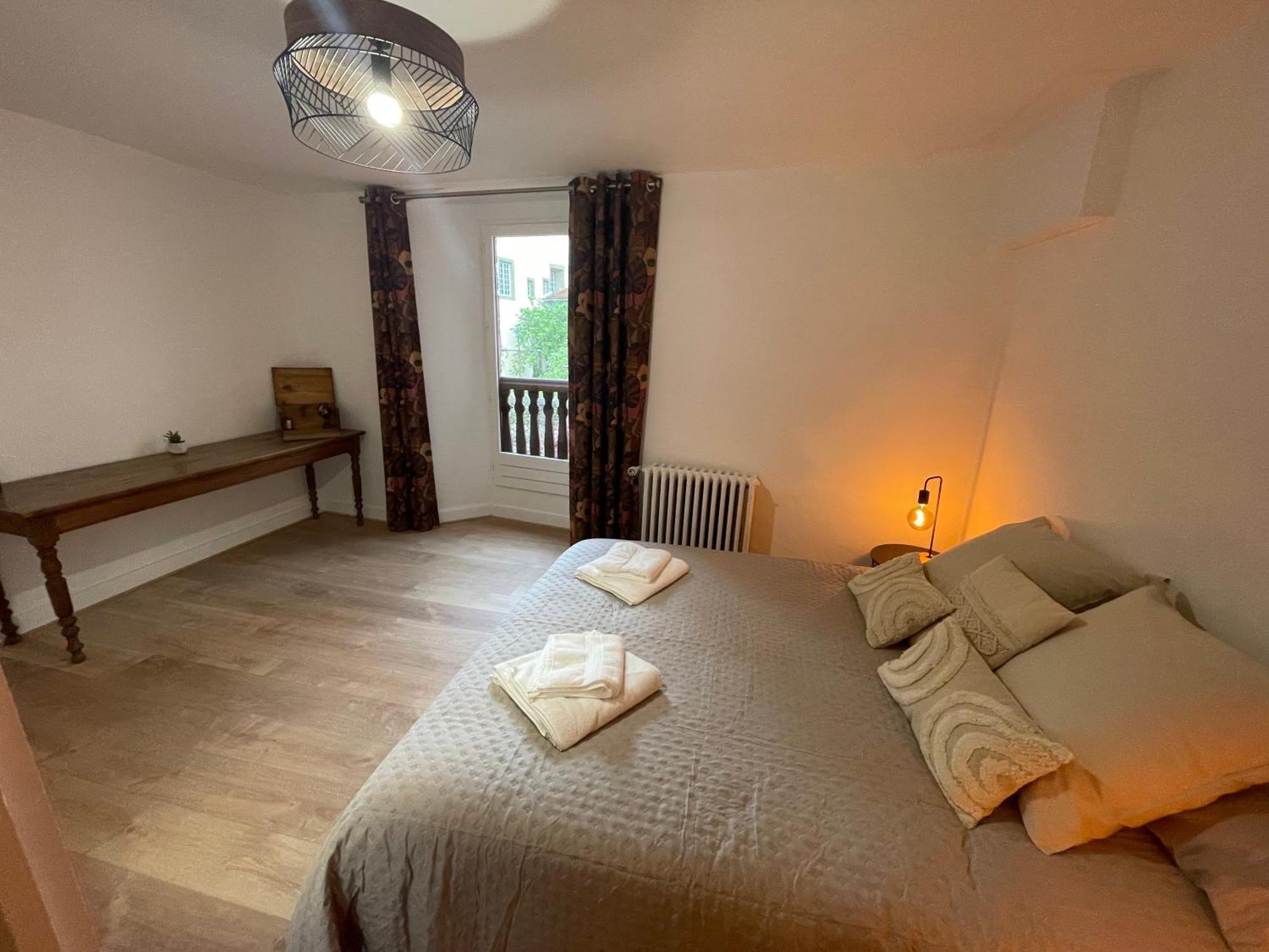 Aux Portes Du Mont Anis Le Puy-en-Velay Room photo